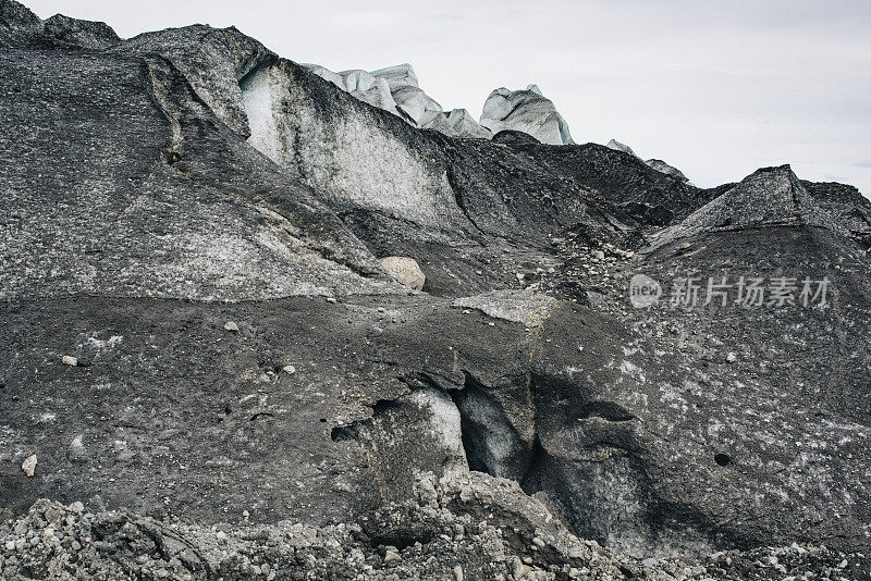 被砾石覆盖的冰川冰，Fjallsjökull, Asturland，冰岛，欧洲，特写